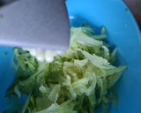 Foto del paso 2 de la receta: Tzatziki de cáscara de sandìa