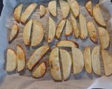 Foto del paso 4 de la receta: Filetes de pollo empanados con patatas al horno