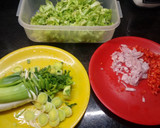 Foto del paso 1 de la receta: Buñuelos de puerro y lechuga!