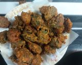 A picture of step 2 of Spinach potato onion pakora.