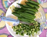A picture of step 1 of Fry Okra / bhindi.