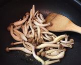 รูปขั้นตอนการทำที่ 2 ของ สปาเก็ตตี้หมึกดอง 塩辛のパスタ