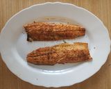 Foto del paso 4 de la receta: 🇪🇦 Filetes de trucha a la plancha marinados con soja y eneldo