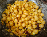 வெள்ளை கொண்டைக்கடலை சுண்டல்(sundal recipe in tamil) ரெசிபி ஸ்டேப் 3 புகைப்படம்