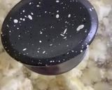 A picture of step 2 of Stove top salty buttery popcorn.