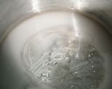 Foto del paso 2 de la receta: Glaseado espejo color naranja