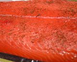 Une image de l'étape 4 de Saumon gravlax à la vodka et betterave.