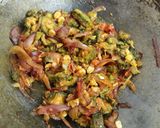 A picture of step 3 of Bittergourd tomato dry curry.