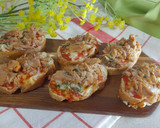 Foto del paso 2 de la receta: Mini tostas de atún