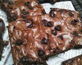 Foto langkah ke 10 dari resep CHEWY BROWNIES + tips sukses shiny crust.