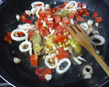 Foto del paso 5 de la receta: Arroz de calamares y alcachofas 🦑