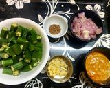 A picture of step 1 of Dahi Masala Bhindi (Okra in Spicy Yogurt Sauce).