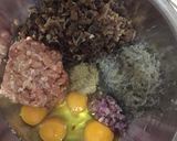 Hình bước làm 1 của món Chả trứng đúc thịt hấp dễ không tưởng