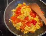 A picture of step 3 of 🥚🍅 Eggs & tomatoes in Chinese style.