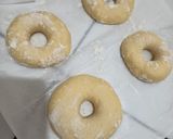 Foto langkah ke 5 dari resep Donat Gula Sederhana.