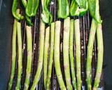 Foto del paso 2 de la receta: Espárragos y pimientos italianos a la plancha