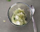 A picture of step 2 of Refreshing Green tea, mint and coconut mocktail.