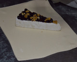 Foto del paso 1 de la receta: Queso Brie con mermelada de arándanos y nueces envueltos en hojaldre