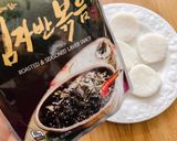 Hình bước làm 2 của món 🌱 Cơm Nắm Việt Nam Kết Hợp Rong Biển Khô Hàn Quốc