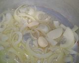 Foto del paso 2 de la receta: Chorizos a la sidra con papas y arvejas