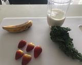 Foto del paso 1 de la receta: Batido kale banana y fresas