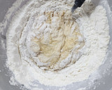 Foto del paso 3 de la receta: 🐰🎉🥚 Rosca de Pascuas - Rellena de Dulce de leche 🥚🎉🐰