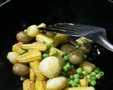A picture of step 3 of Masala baby corn curry.