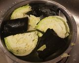 รูปขั้นตอนการทำที่ 1 ของ มาม่าไข่เค็มแบบแห้ง สูตรเพิ่มผักและอกไก่