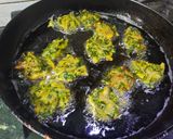 A picture of step 2 of Palak or Spinach and Coriander Pakora.