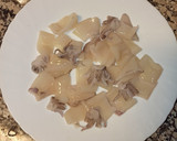 Foto del paso 1 de la receta: Merluza con calamares y patatas