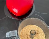 Une image de l'étape 29 de Gâteau-miroir en forme de cœur 3D, fourré à la fraise et à la mousse à la vanille.