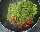Foto langkah ke 2 dari resep Tumis Buncis Jamur.