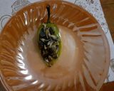 Foto del paso 6 de la receta: Chile de agua relleno de huitlacoche con espejo de crema de pimiento y gusanito de maguey
