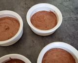 Une image de l'étape 4 de °Moelleux tiède chocolat-griottes°.