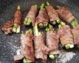 A picture of step 3 of Beef Roll Asparagus.