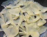 Foto langkah ke 1 dari resep Cheesy Potato Egg.