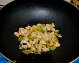 A picture of step 4 of White Sauce Pasta.