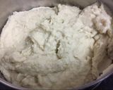 A picture of step 3 of Tayir Vada (South Indian style dahi vada).