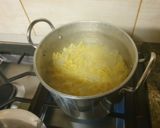 A picture of step 2 of Tin fish and bow pasta.