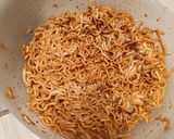 Foto langkah ke 3 dari resep Mie Goreng Telur Bakso.