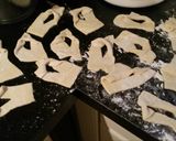 Une image de l'étape 1 de Bugnes (toute mon enfance, recette de famille).