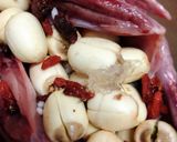 Hình bước làm 2 của món Bồ Câu Tiềm Đông Trùng Hạ Thảo Yến Sào