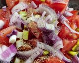 Joghurtos paradicsomsaláta recept fázis 1 fotója