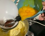 Foto langkah ke 2 dari resep Marmer Cake / Marble Cake.