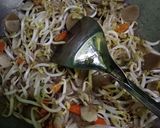 Foto langkah ke 3 dari resep Tumis Tauge Bakso.
