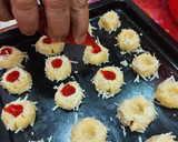 Foto langkah ke 3 dari resep Thumbprint Cookies.