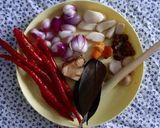 Foto langkah ke 1 dari resep Mangut Ikan Salem.