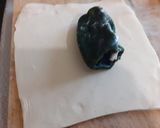Foto del paso 5 de la receta: Rollo de chile hojaldrado