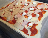 Foto del paso 3 de la receta: Pizza de hojaldre con pavo y quesos