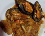 Foto del paso 5 de la receta: Merluza con marisco y langostinos en salsa